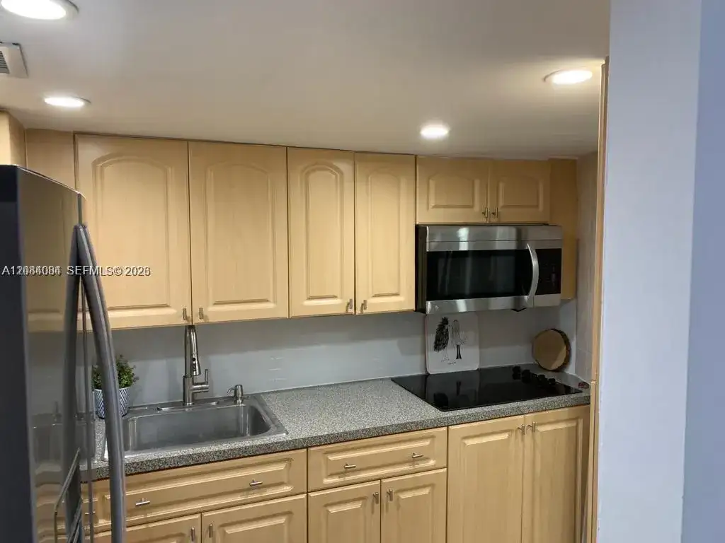 2899 SW Collins Ave # 1016, Miami Beach FL 33140 photo 3