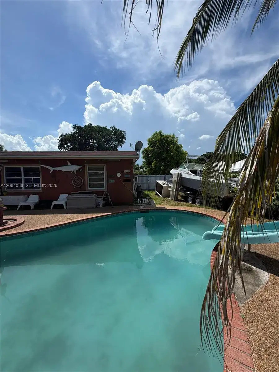 16111 SW 98th Ave, Miami FL 33157 photo 2