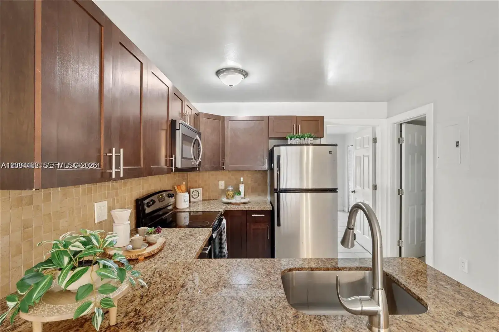 7241 Miami Lakes Dr # D19, Miami Lakes FL 33014 photo 2