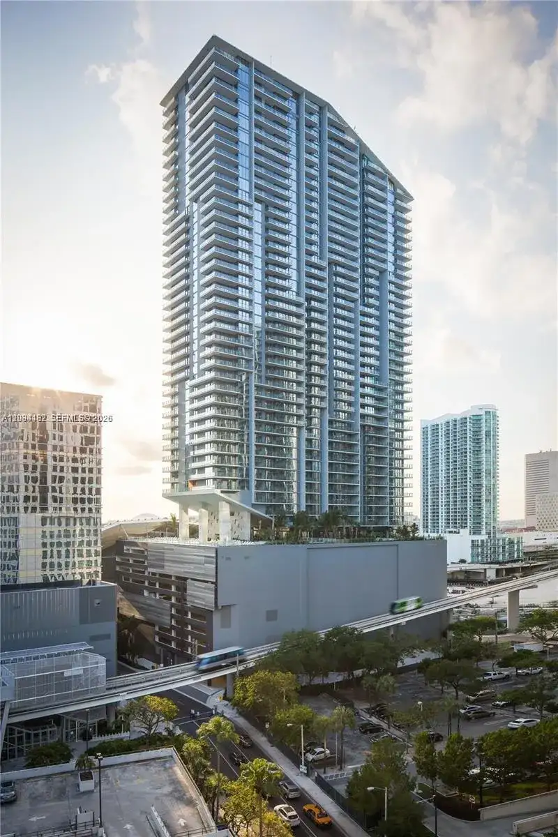 68 SE 6th St # 1605, Miami FL 33131 photo 3