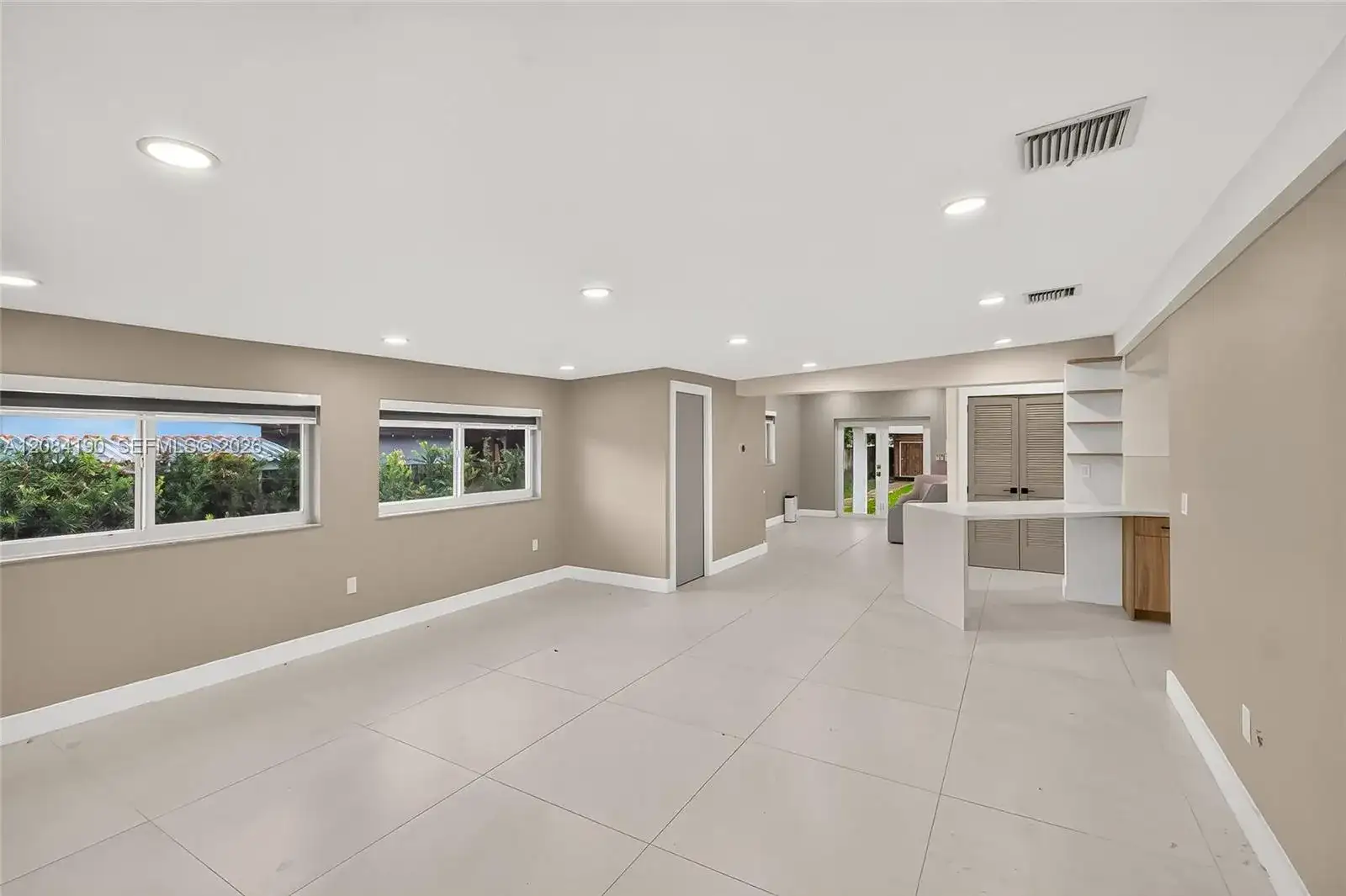 533 Mokena Dr, Miami Springs FL 33166 photo 2
