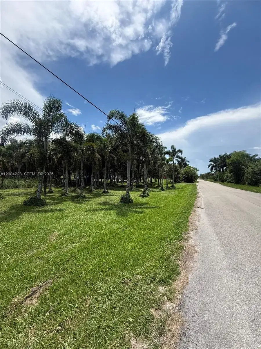 208 SW 208th Ln, Southwest Ranches FL 33332 photo 2