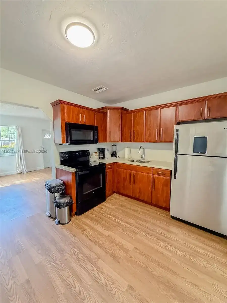2740 Dewey St, Hollywood FL 33020