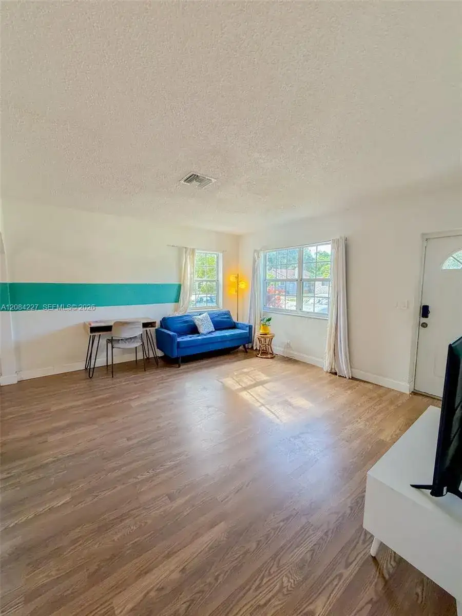 2740 Dewey St, Hollywood FL 33020 photo 4
