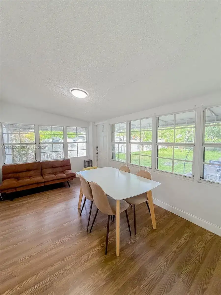 2740 Dewey St, Hollywood FL 33020 photo 5
