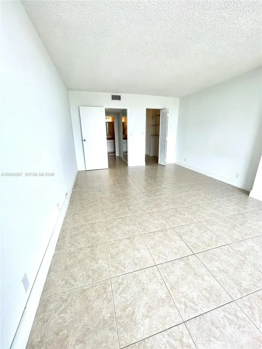 1000 Parkview Dr # 527, Hallandale Beach FL 33009 photo 5