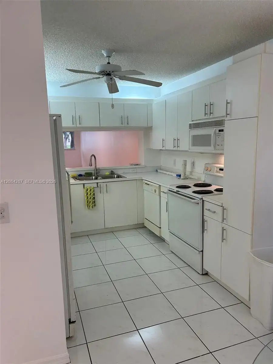 2541 N Nob Hill Rd # 109, Sunrise FL 33322 photo 3