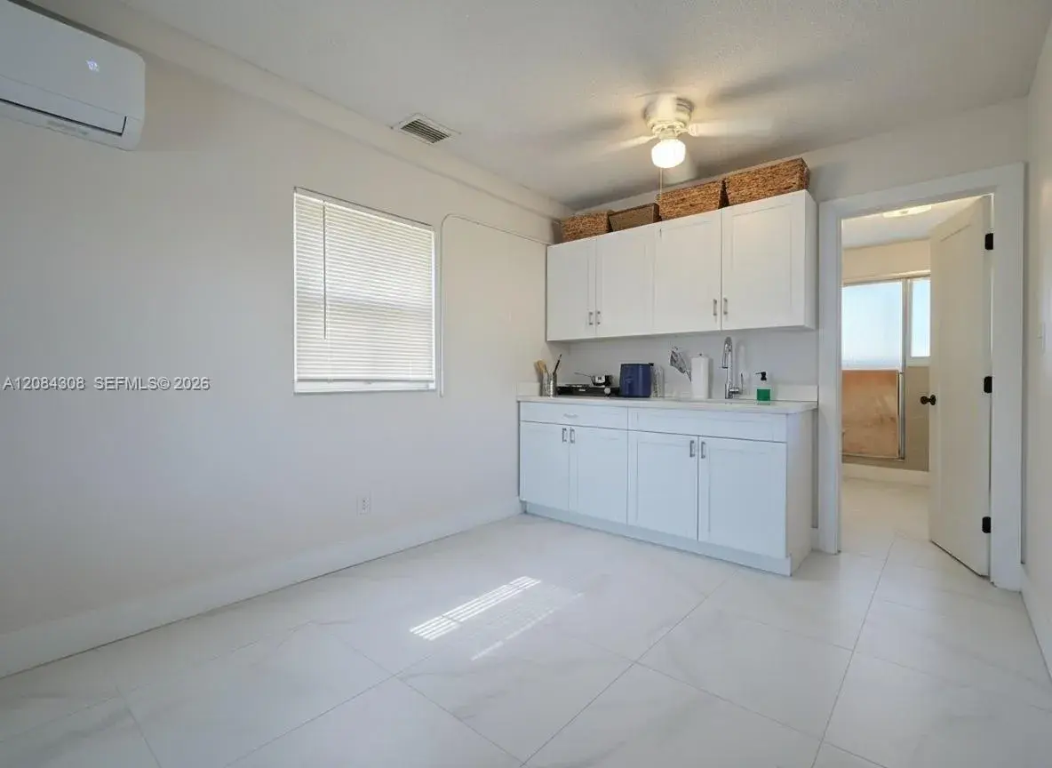 1430 N 68th Ave # B, Hollywood FL 33024