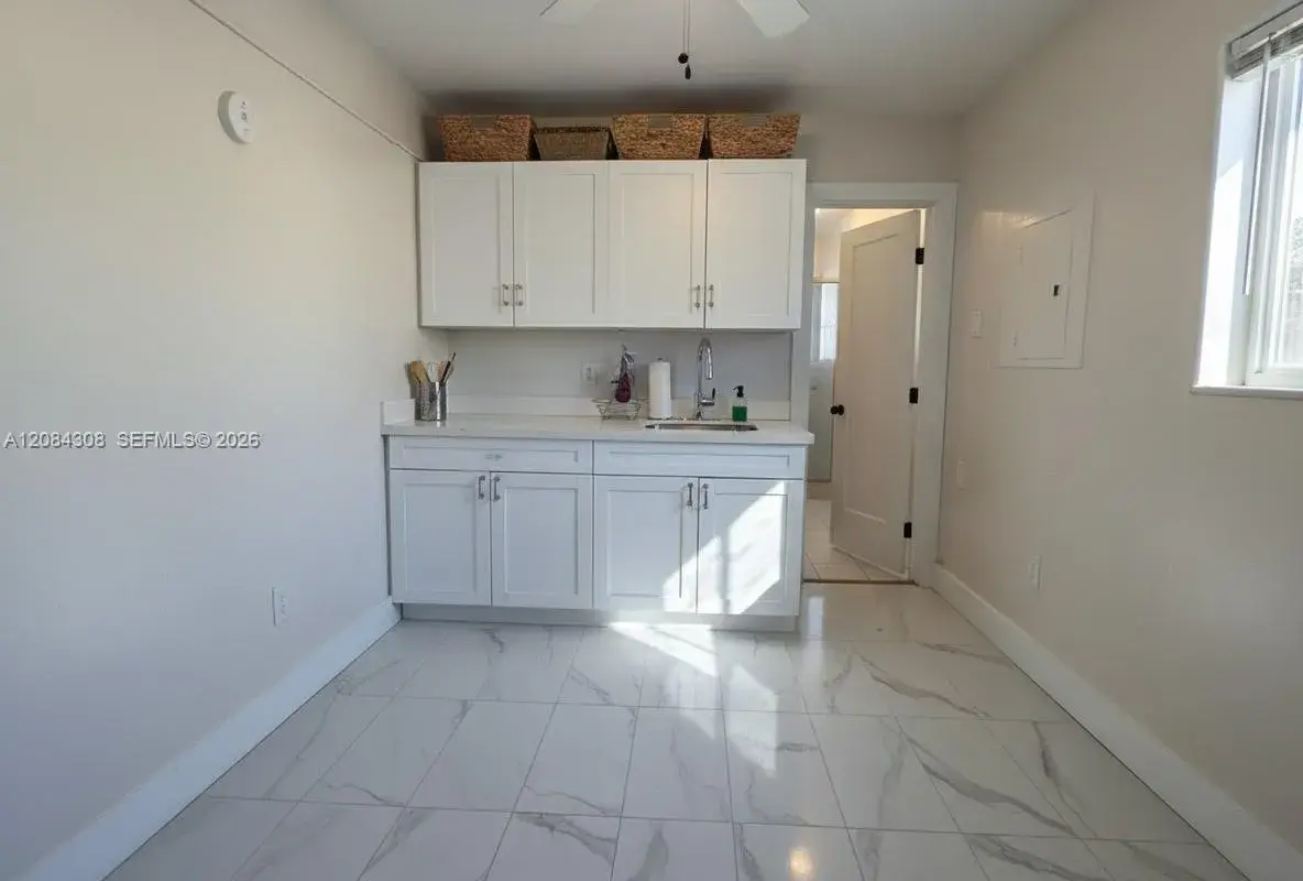 1430 N 68th Ave # B, Hollywood FL 33024