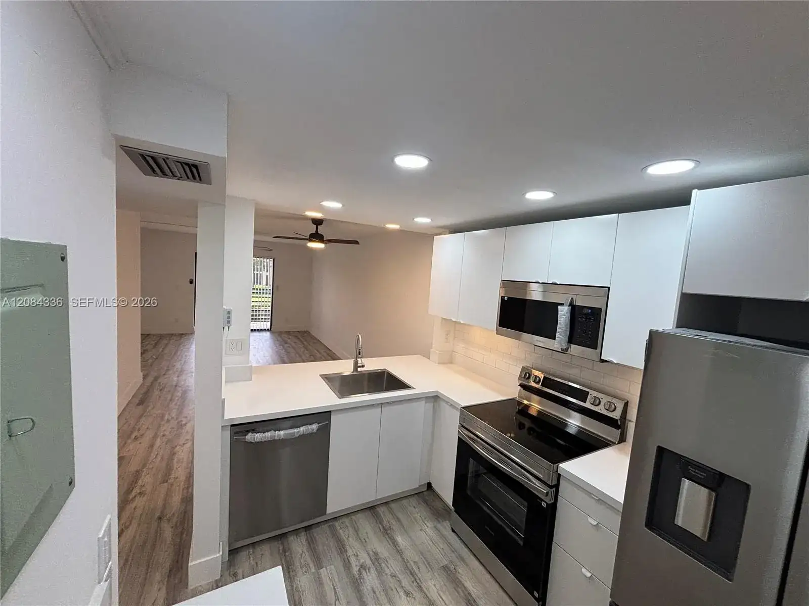 10304 Sunrise Lakes Blvd # 209, Sunrise FL 33322 photo 2