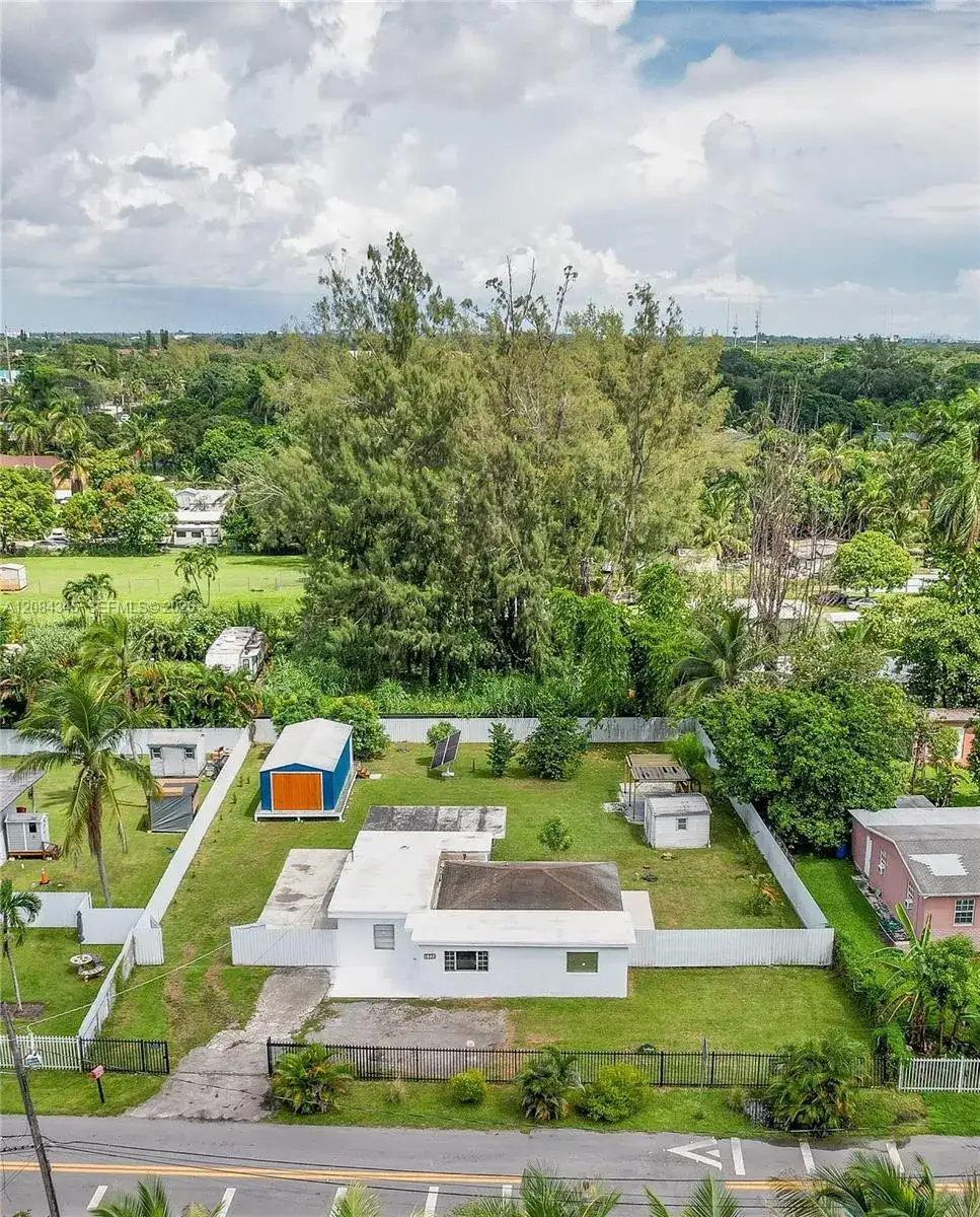 1843 NW 107th St, Miami FL 33167 photo 3