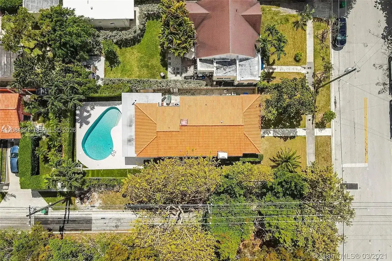 375 SW 20th Rd # 1, Miami FL 33129 photo 4
