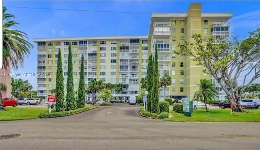 4400 Hillcrest Dr # B, Hollywood FL 33021