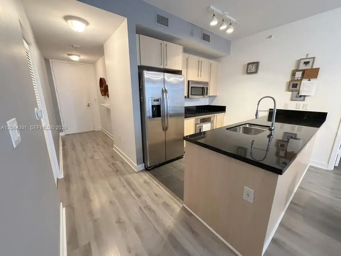79 SW 12th St, Miami FL 33130 photo 2