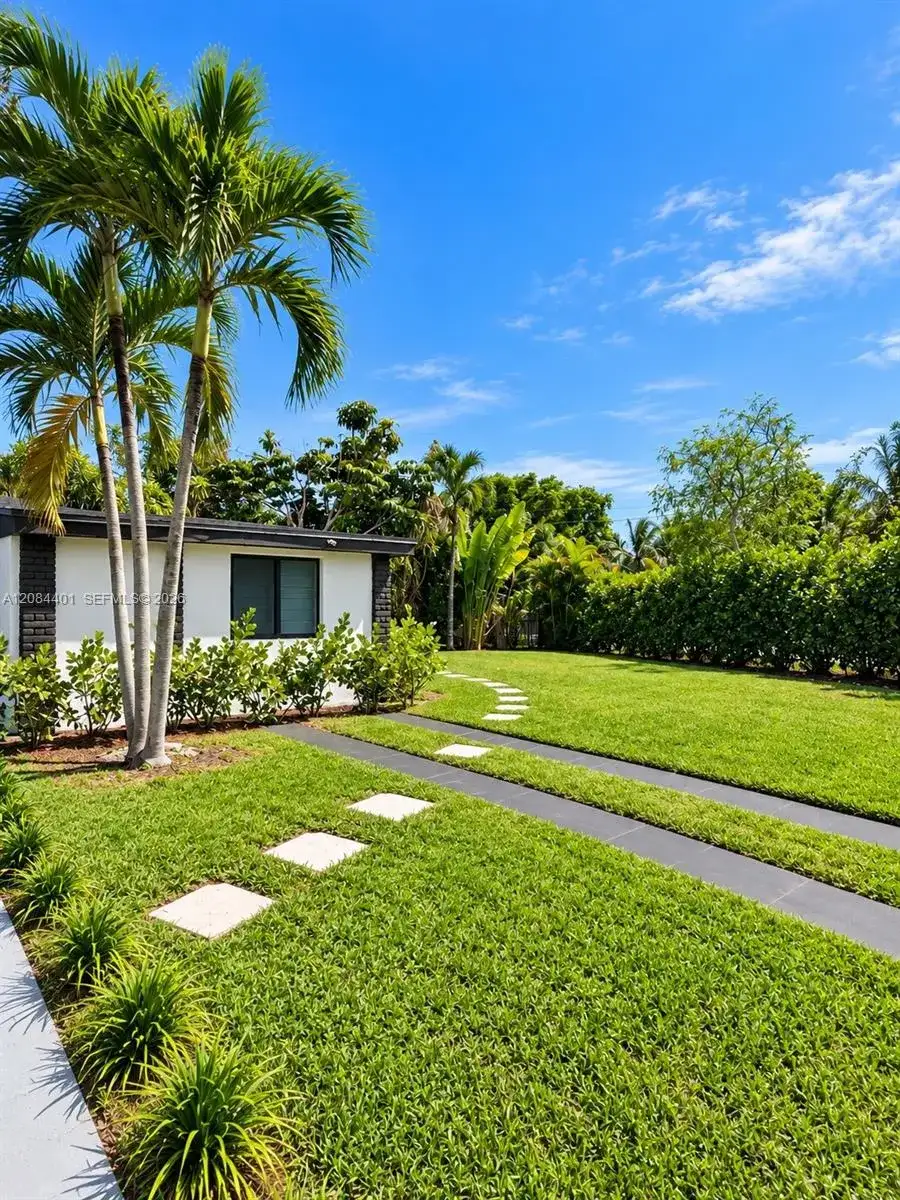 930 NE 163rd St, North Miami Beach FL 33162 photo 2
