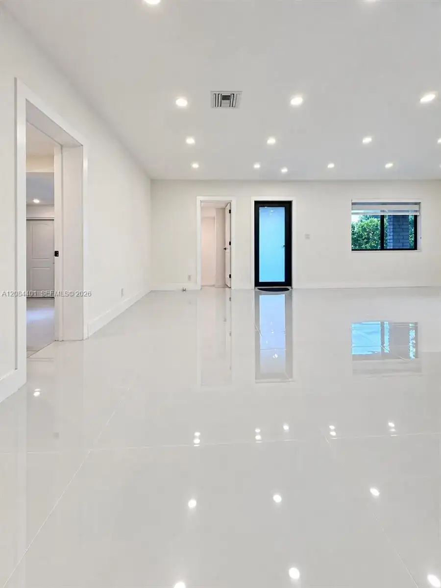 930 NE 163rd St, North Miami Beach FL 33162 photo 4