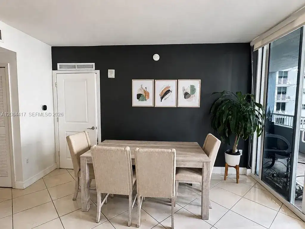 170 SE 14th St # 2007, Miami FL 33131 photo 5