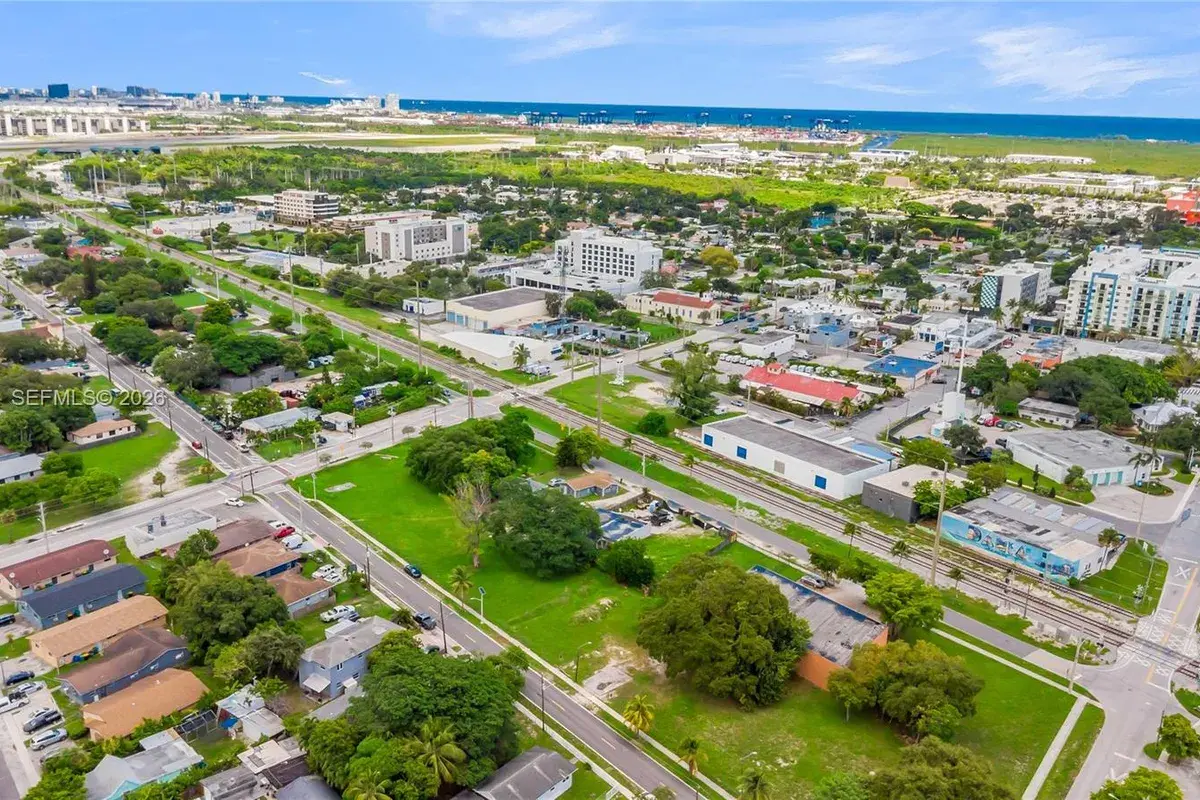 24 NW 5th Ave, Dania Beach FL 33004