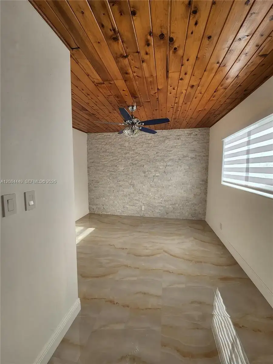 1113 NE 8th St, Hallandale Beach FL 33009 photo 5