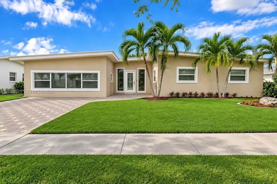 2251 NE 191st St, Miami FL 33180