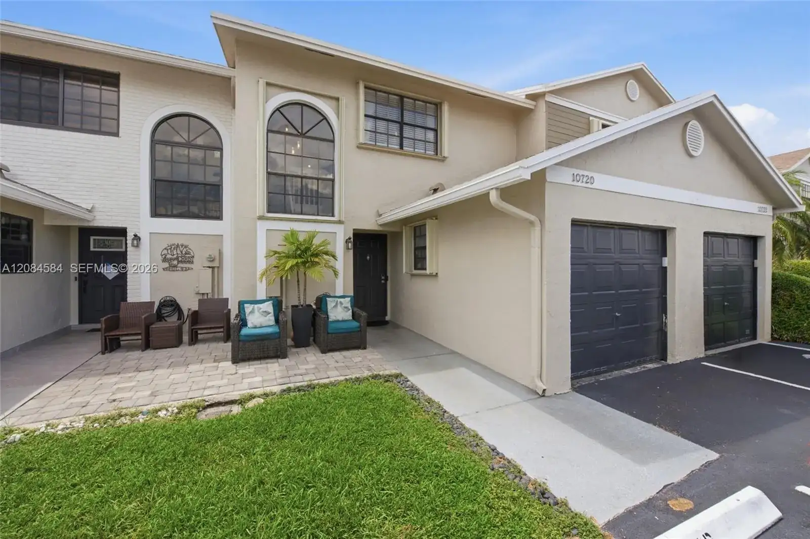 10720 NW 11th St, Pembroke Pines FL 33026 photo 2