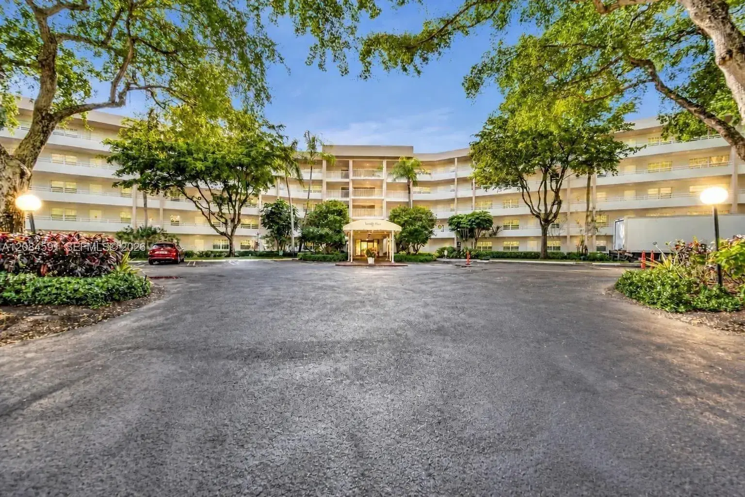 3980 Oaks Clubhouse Dr # 409, Pompano Beach FL 33069