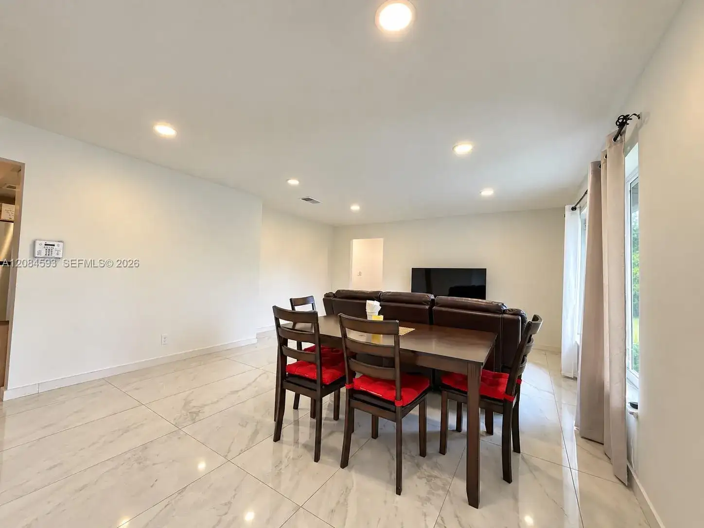 8001 NW Avenida 108, Tamarac FL 33321 photo 3