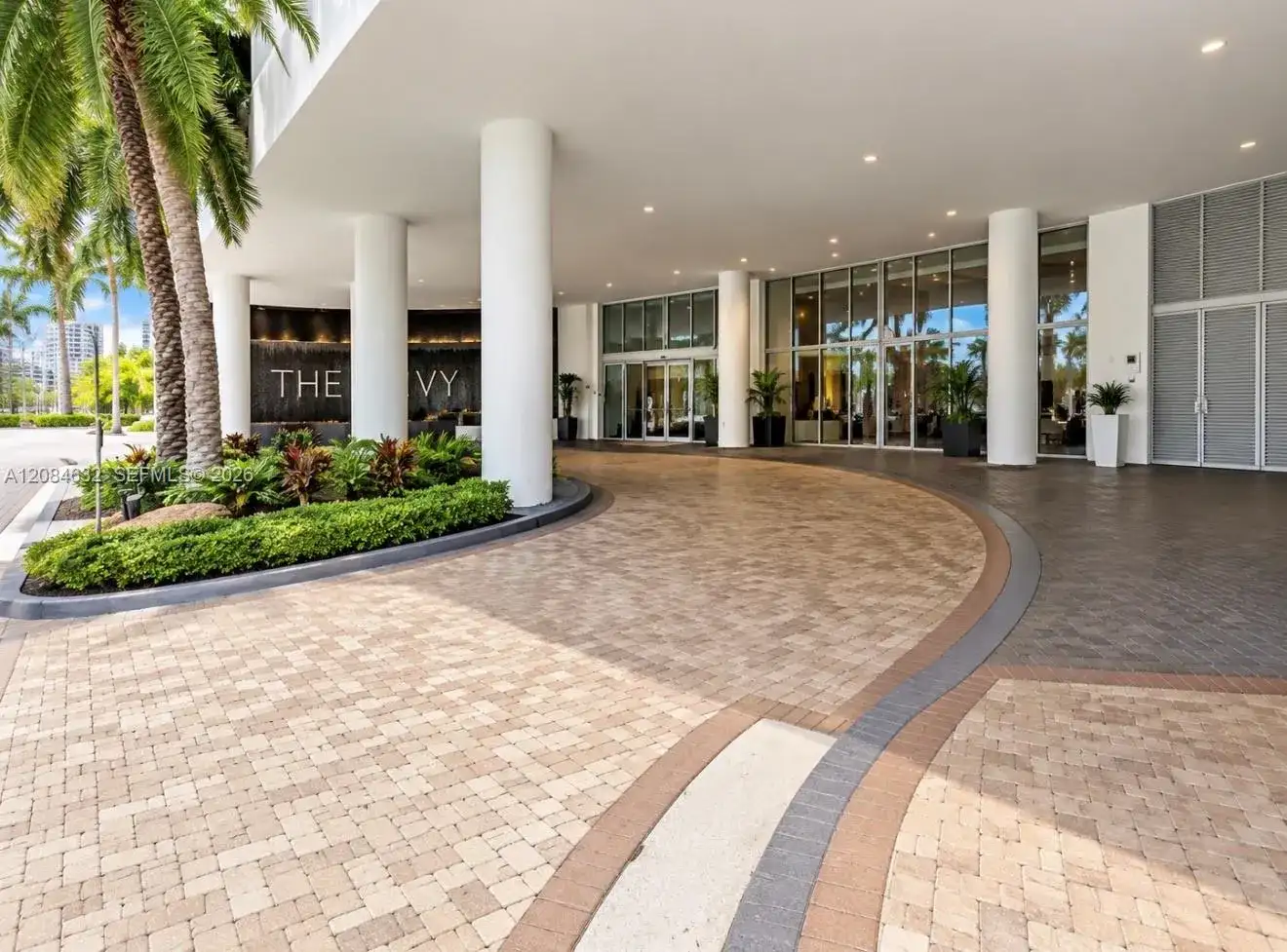 90 SW 3rd St # 1403, Miami FL 33130 photo 2