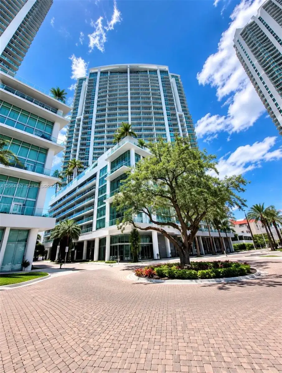 90 SW 3rd St # 1403, Miami FL 33130 photo 3