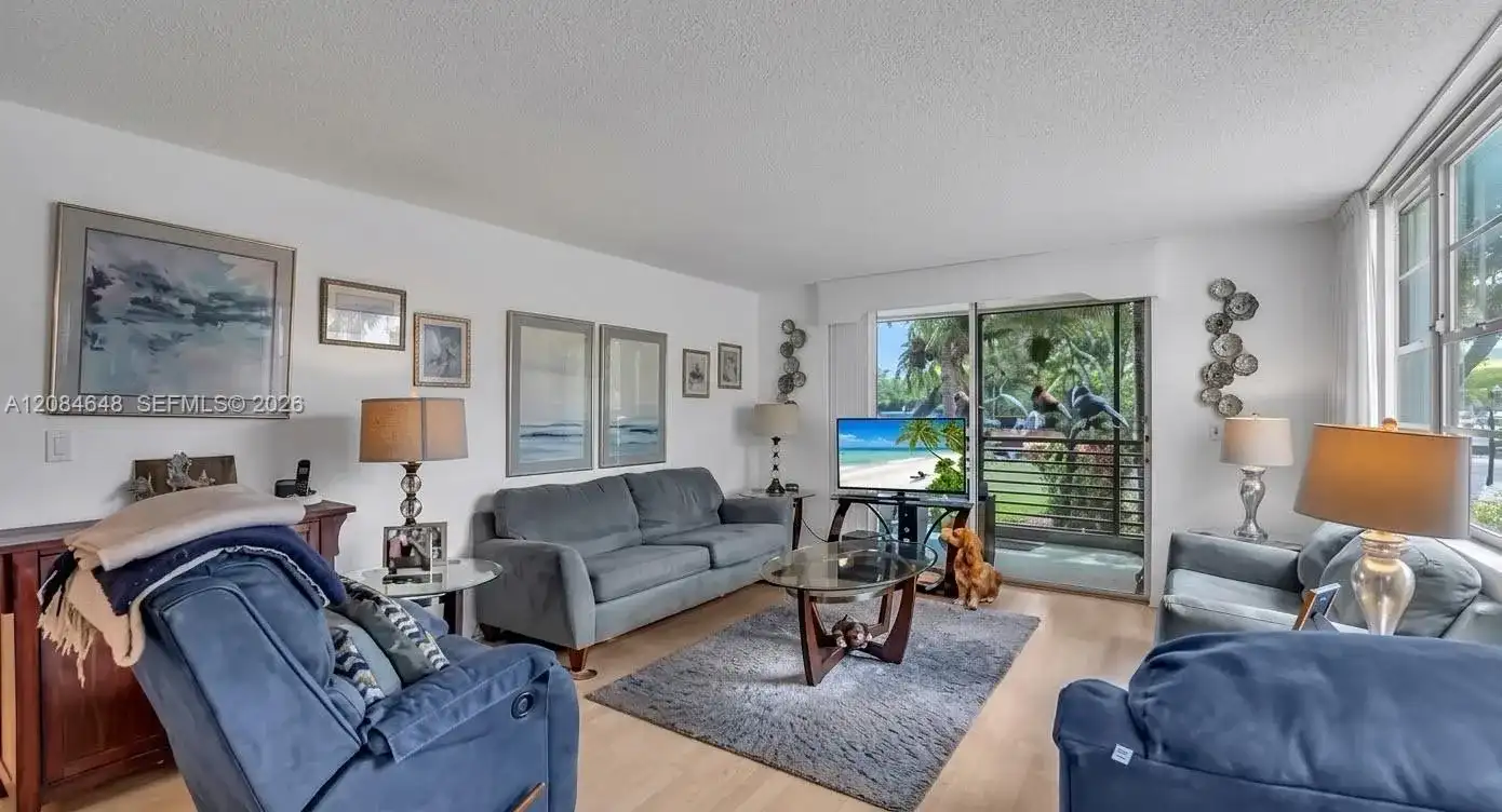 1300 Saint Charles Pl # L11, Pembroke Pines FL 33026