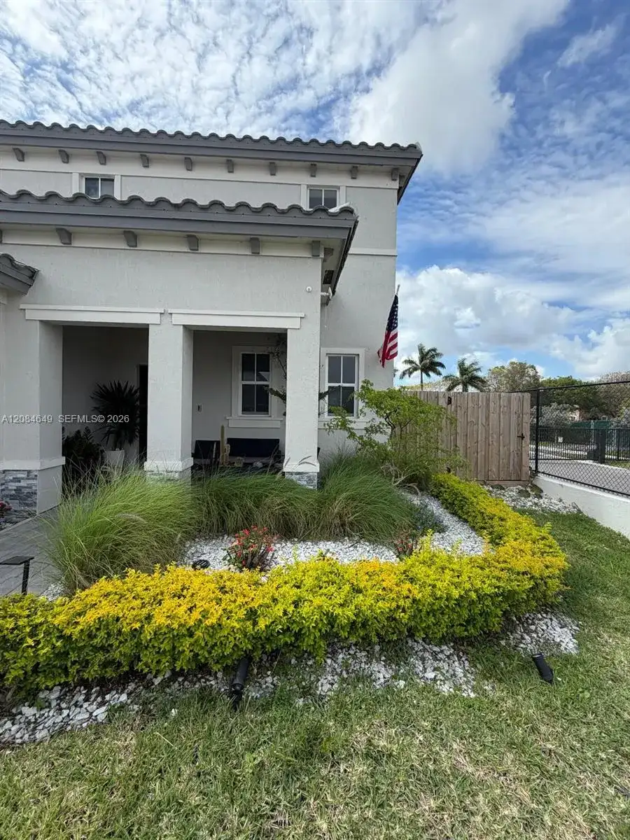 2618 SE 9th St, Homestead FL 33035 photo 2
