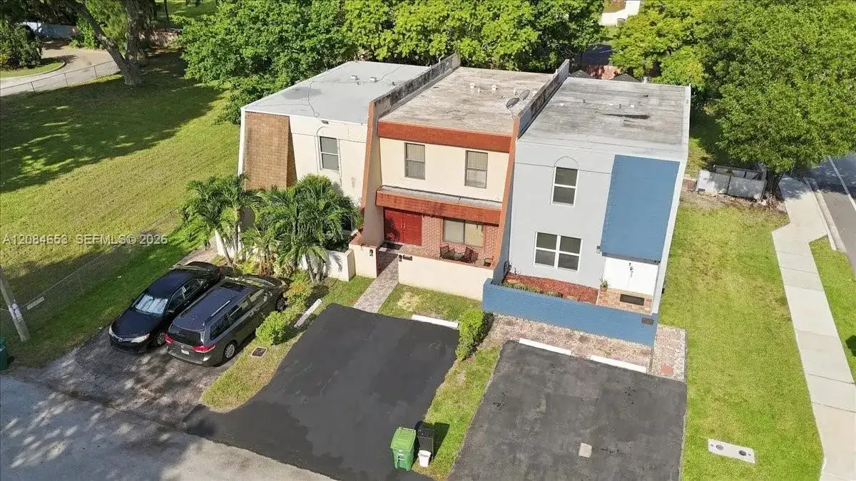 7597 NW 75th Ave, Tamarac FL 33321 photo 3