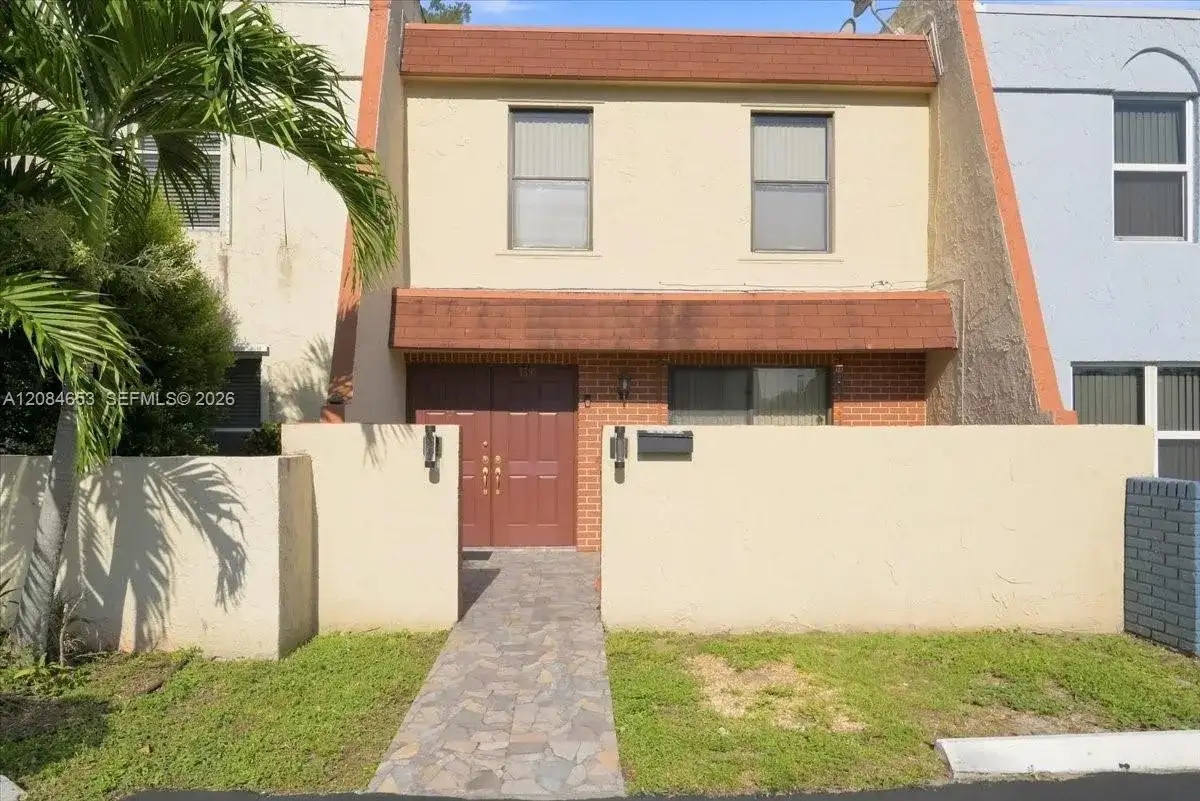 7597 NW 75th Ave, Tamarac FL 33321 photo 4