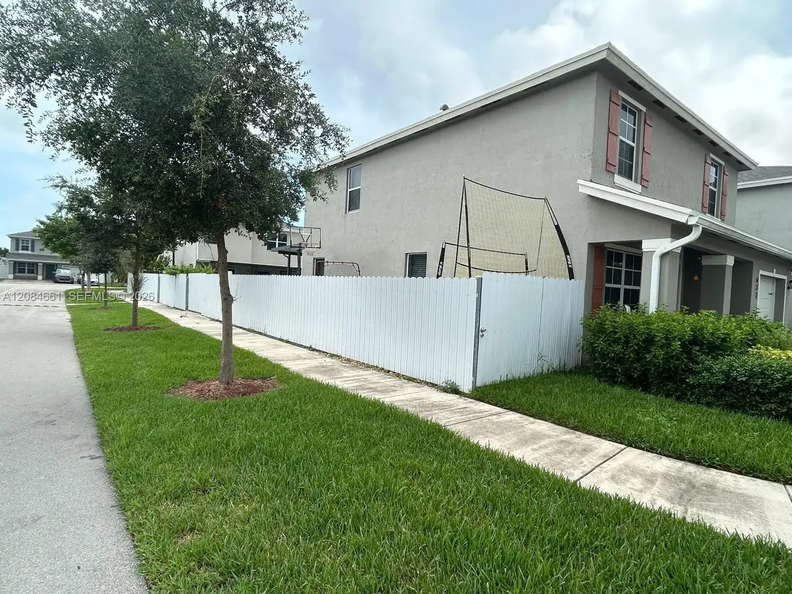 631 NE 4th Ter, Florida City FL 33034 photo 2