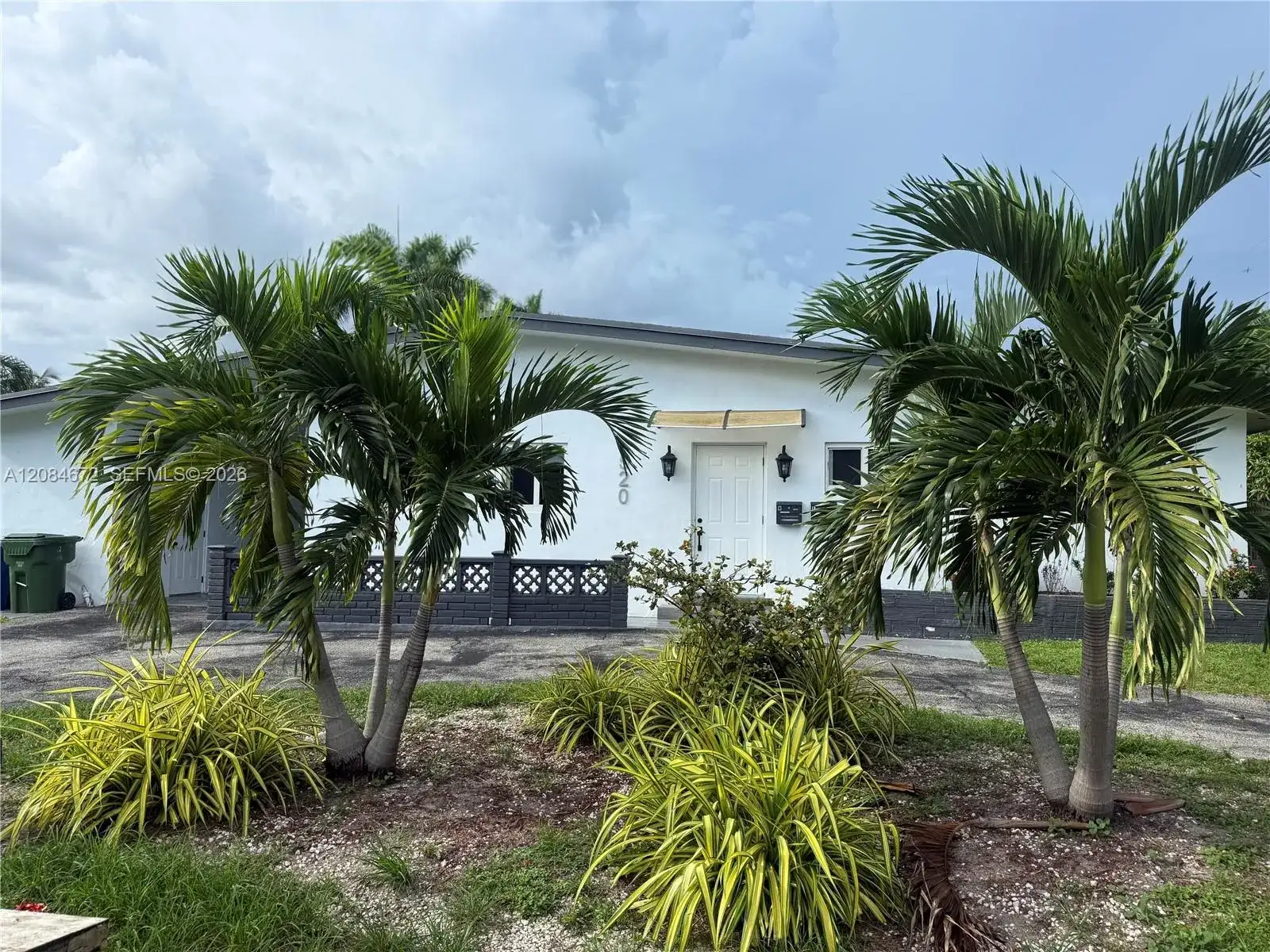 520 SW 5th St, Hallandale Beach FL 33009 photo 2