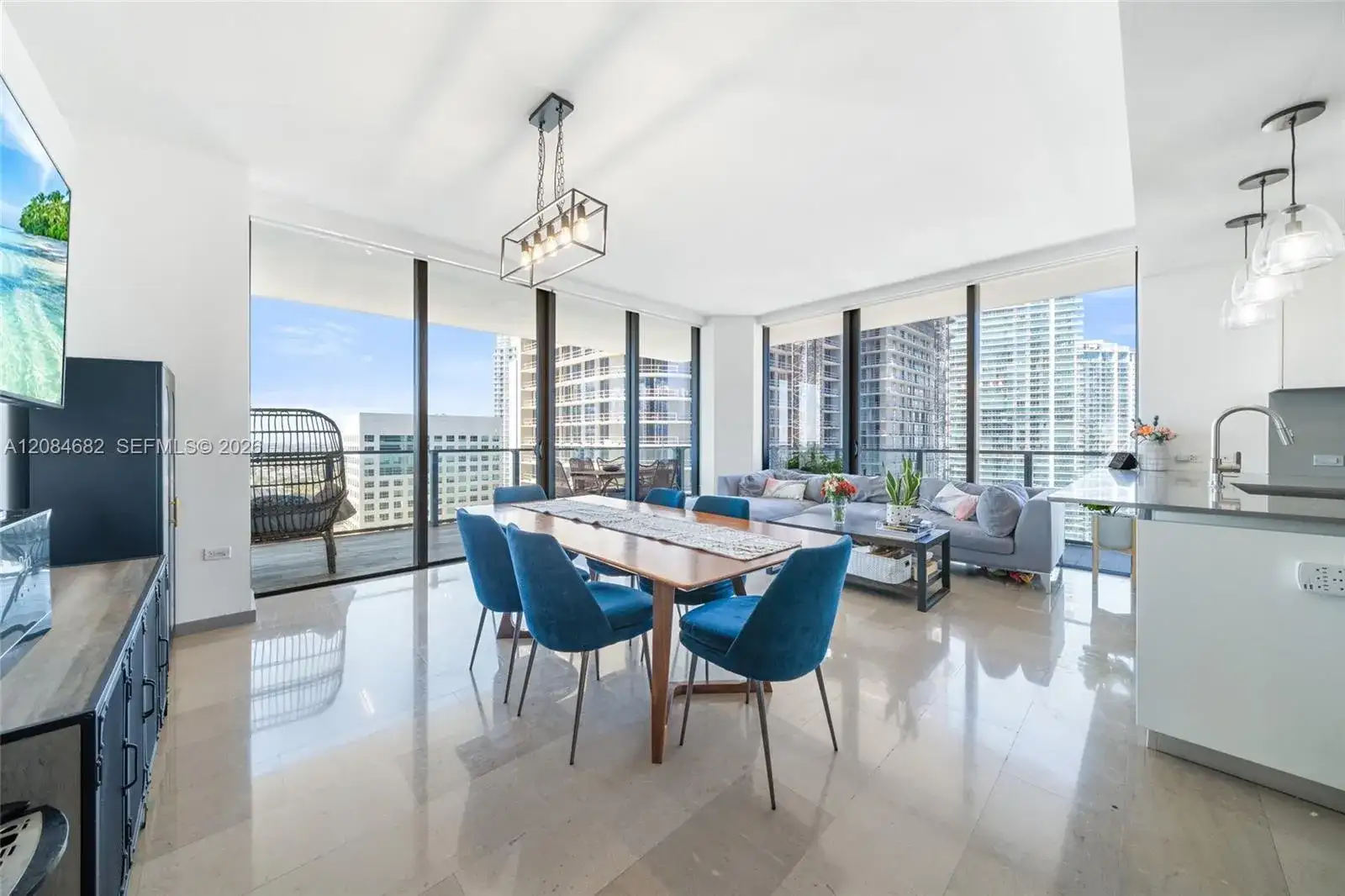 88 SW 7th St # 2312, Miami FL 33130 photo 2