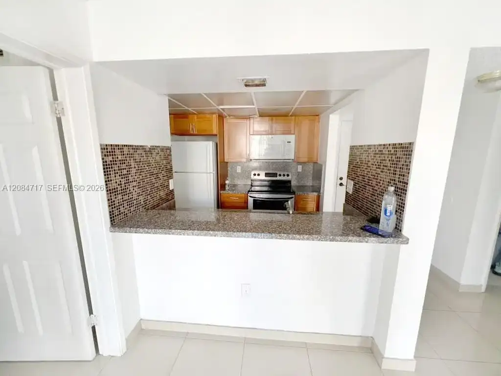 6995 NW 186th St # E211, Hialeah FL 33015