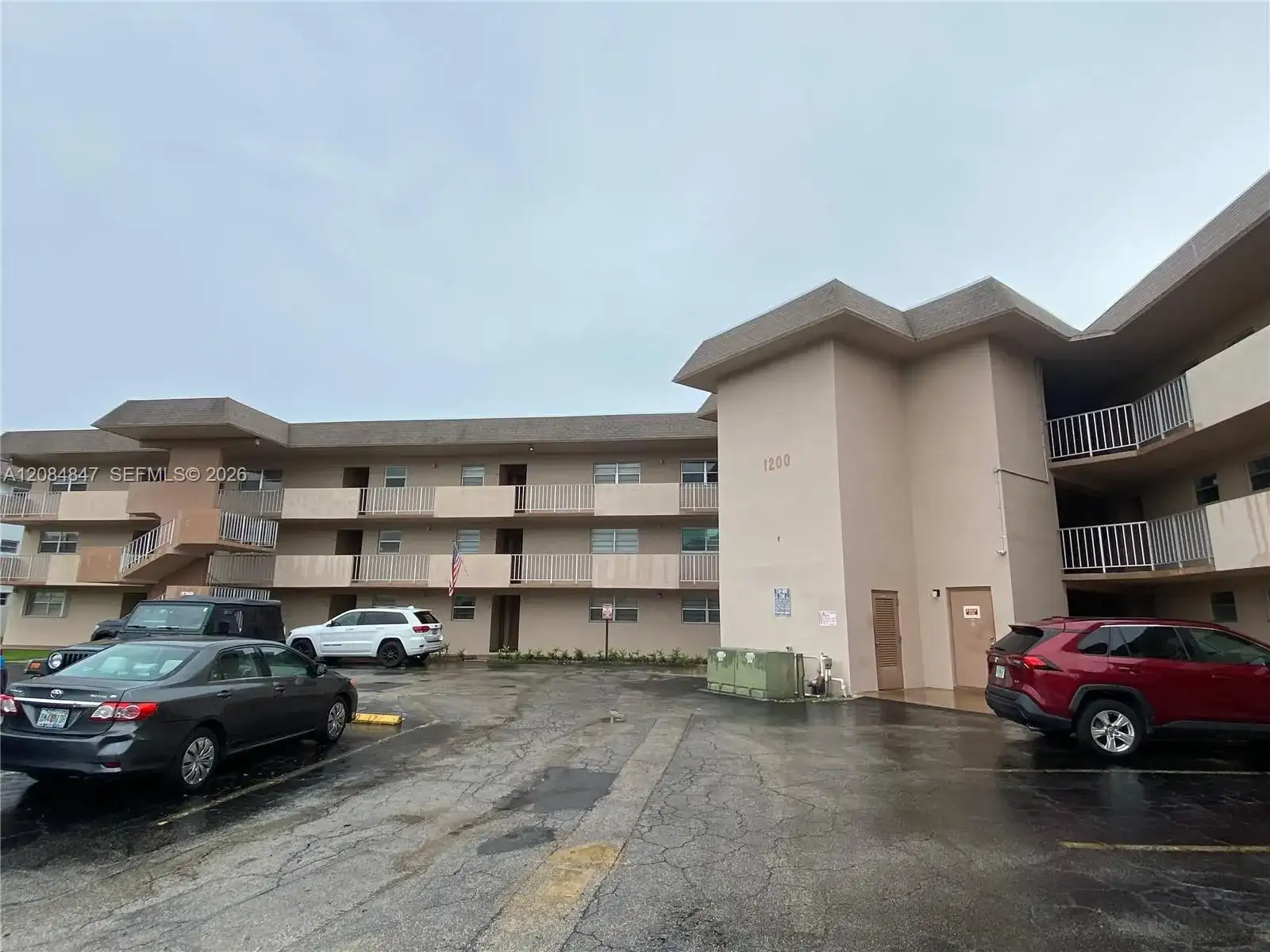 1200 Tallwood Ave # 102, Hollywood FL 33021