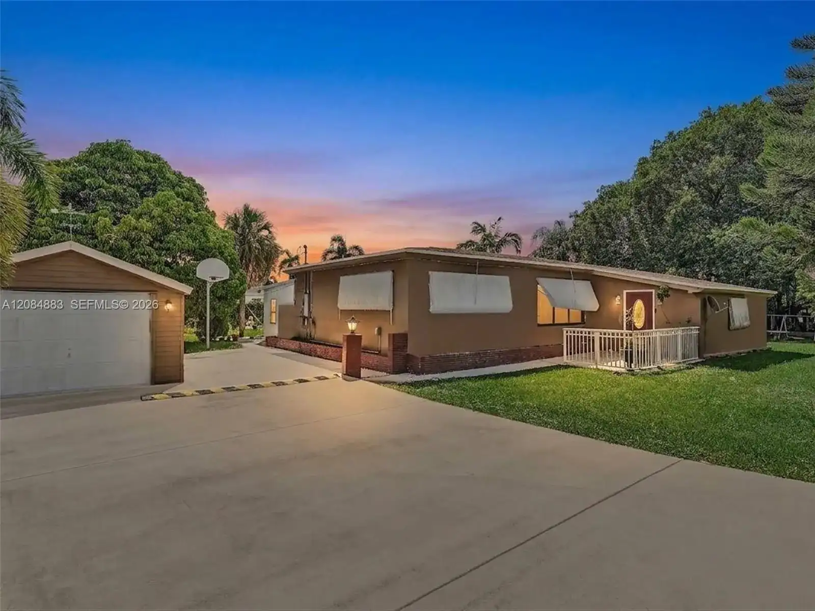 5220 SW 26th Ave, Dania Beach FL 33312