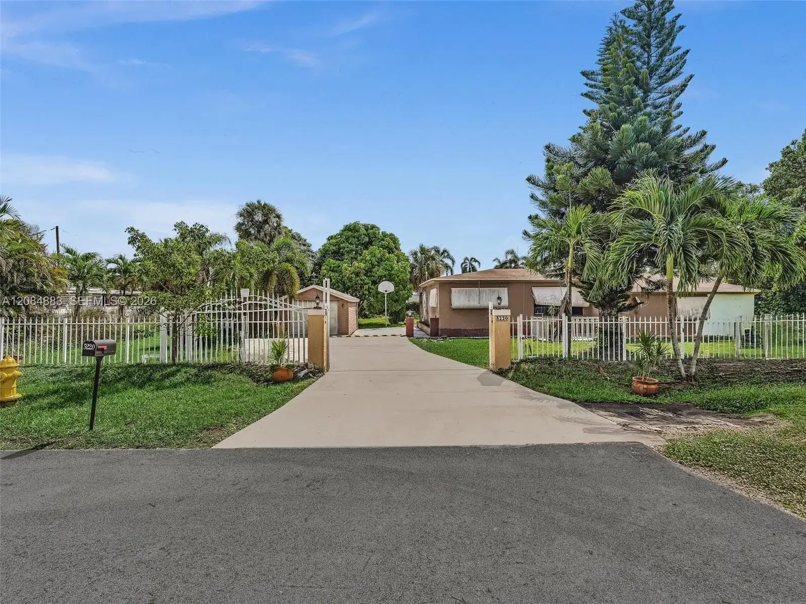 5220 SW 26th Ave, Dania Beach FL 33312 photo 2