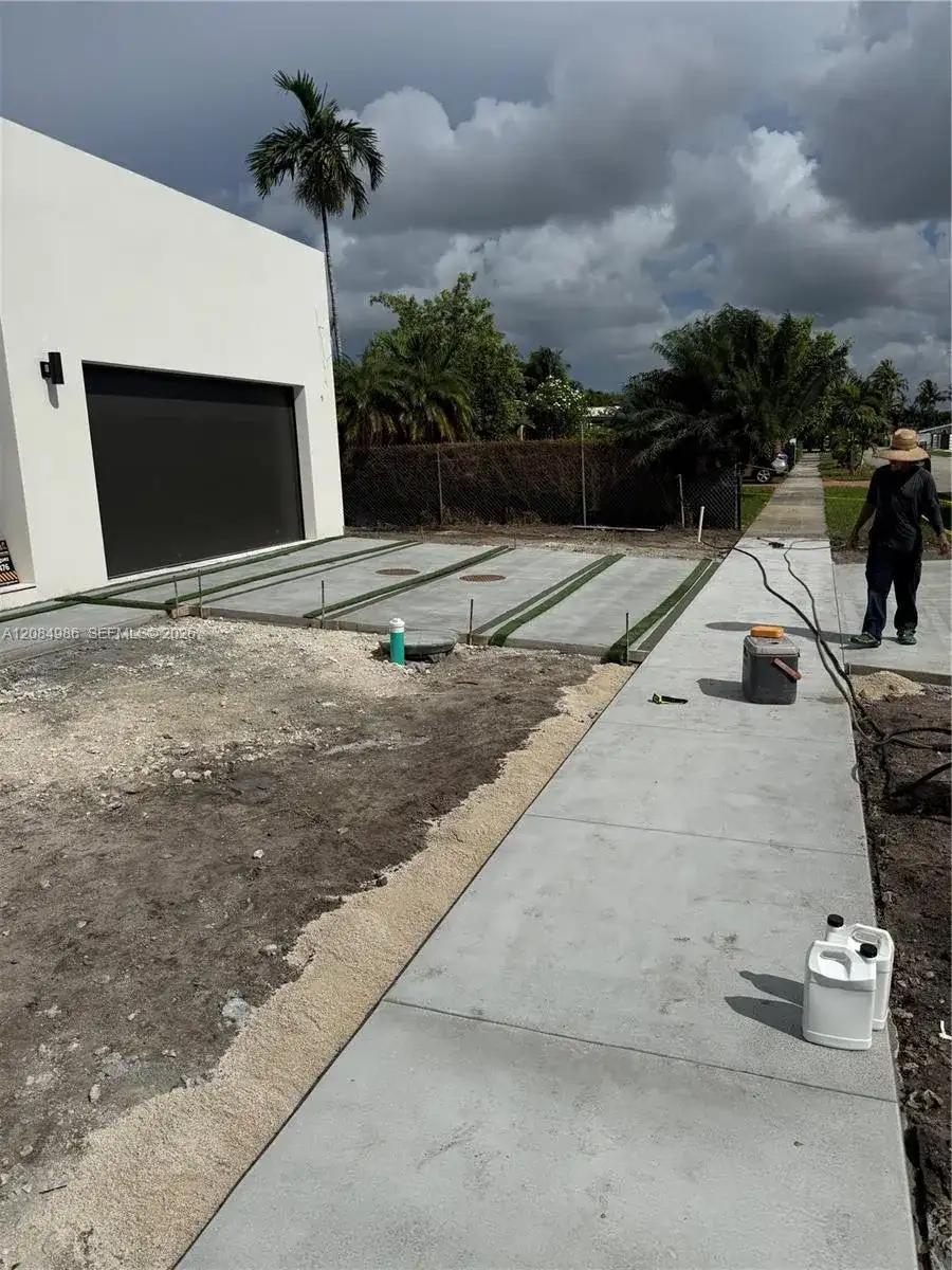 2920 SW 104th Ct, Miami FL 33165 photo 3