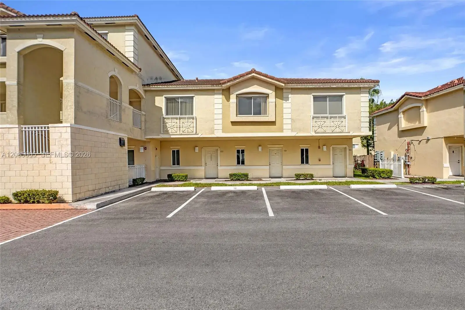 7985 NW 8th St # 104A, Miami FL 33126