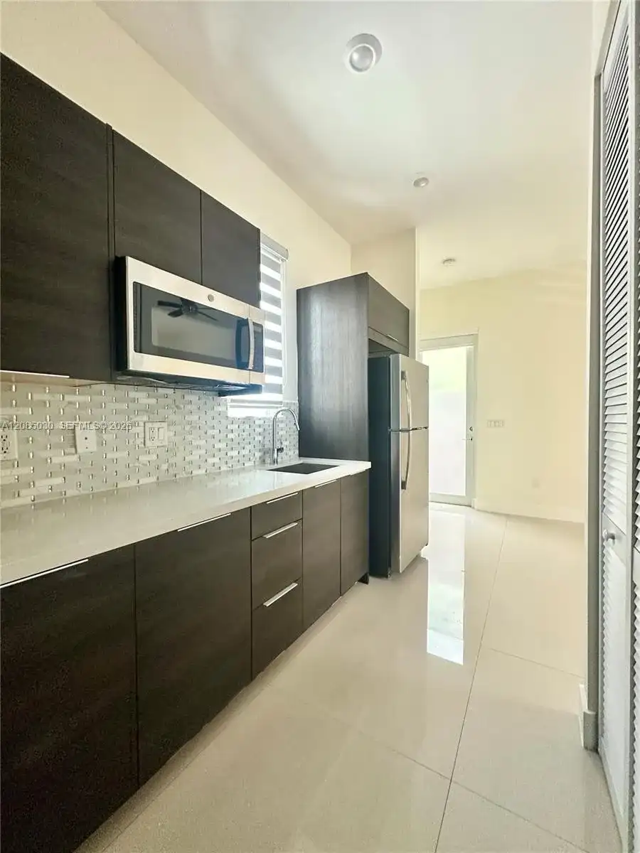 6681 NW 104 AVE, Doral FL 33178
