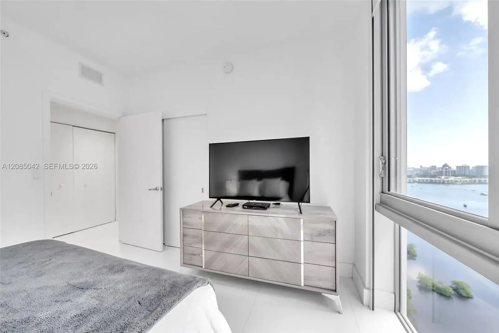 16385 Biscayne Blvd # 2707, North Miami Beach FL 33160 photo 4