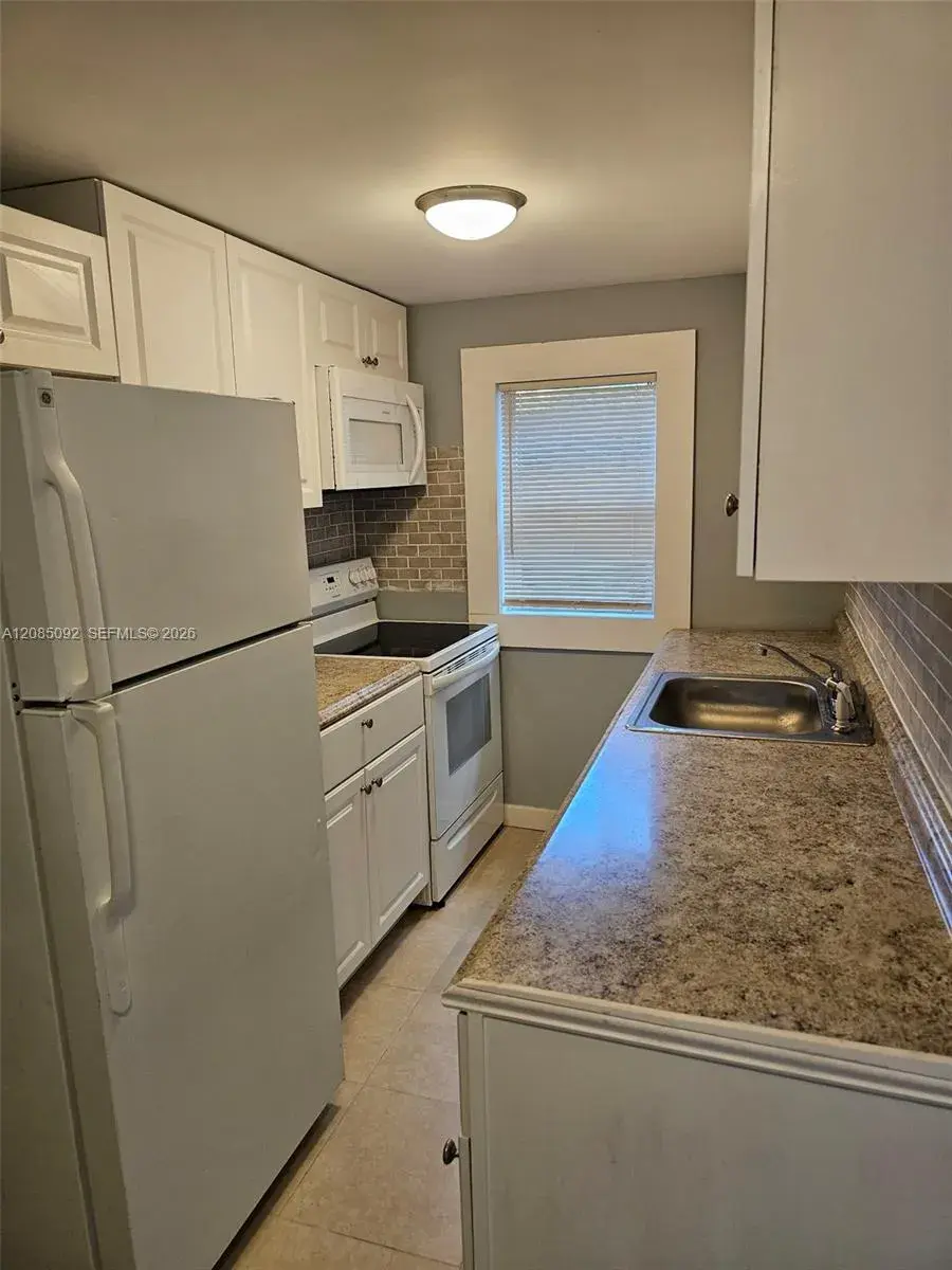 807 SW 4th St, Fort Lauderdale FL 33312