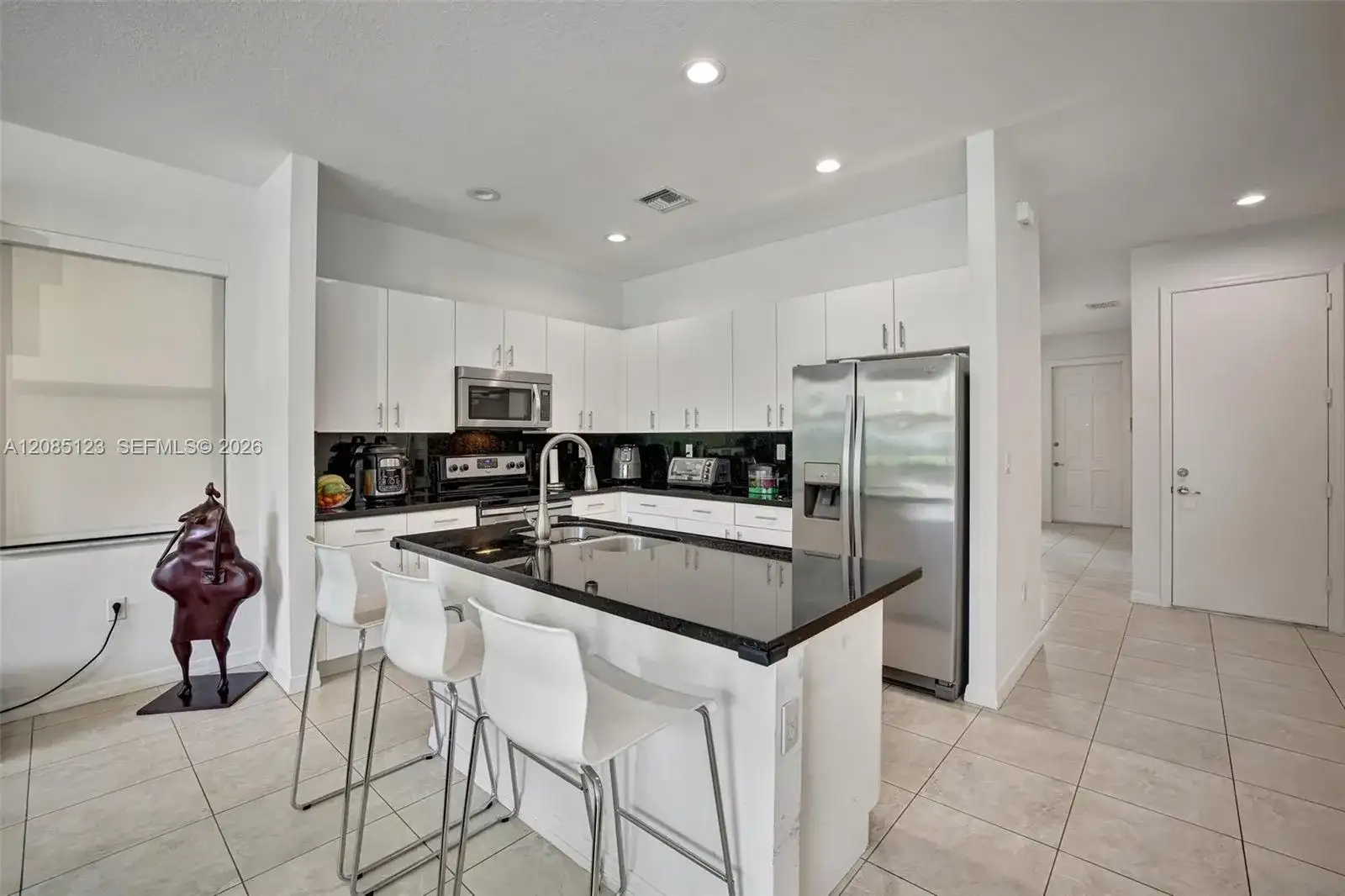 657 NE 191st St, Miami FL 33179 photo 5