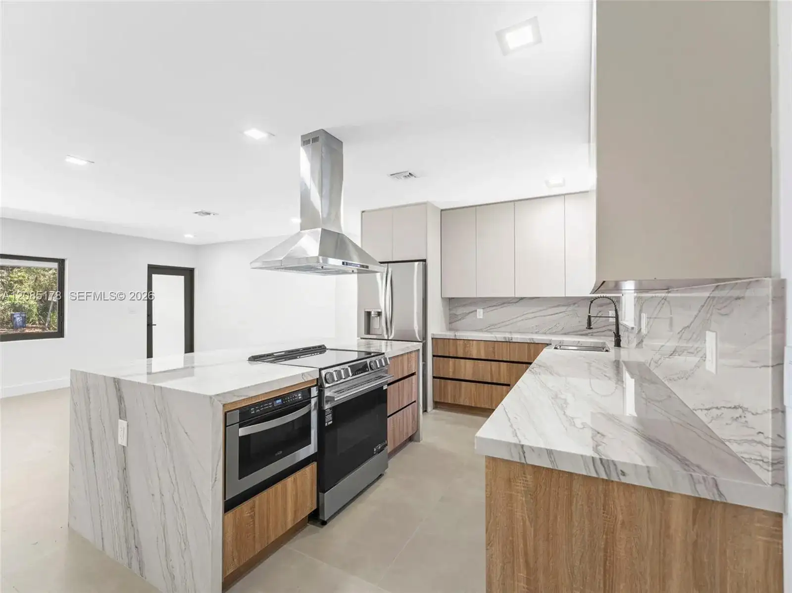 610 NE 164th Ter, Miami FL 33162 photo 3