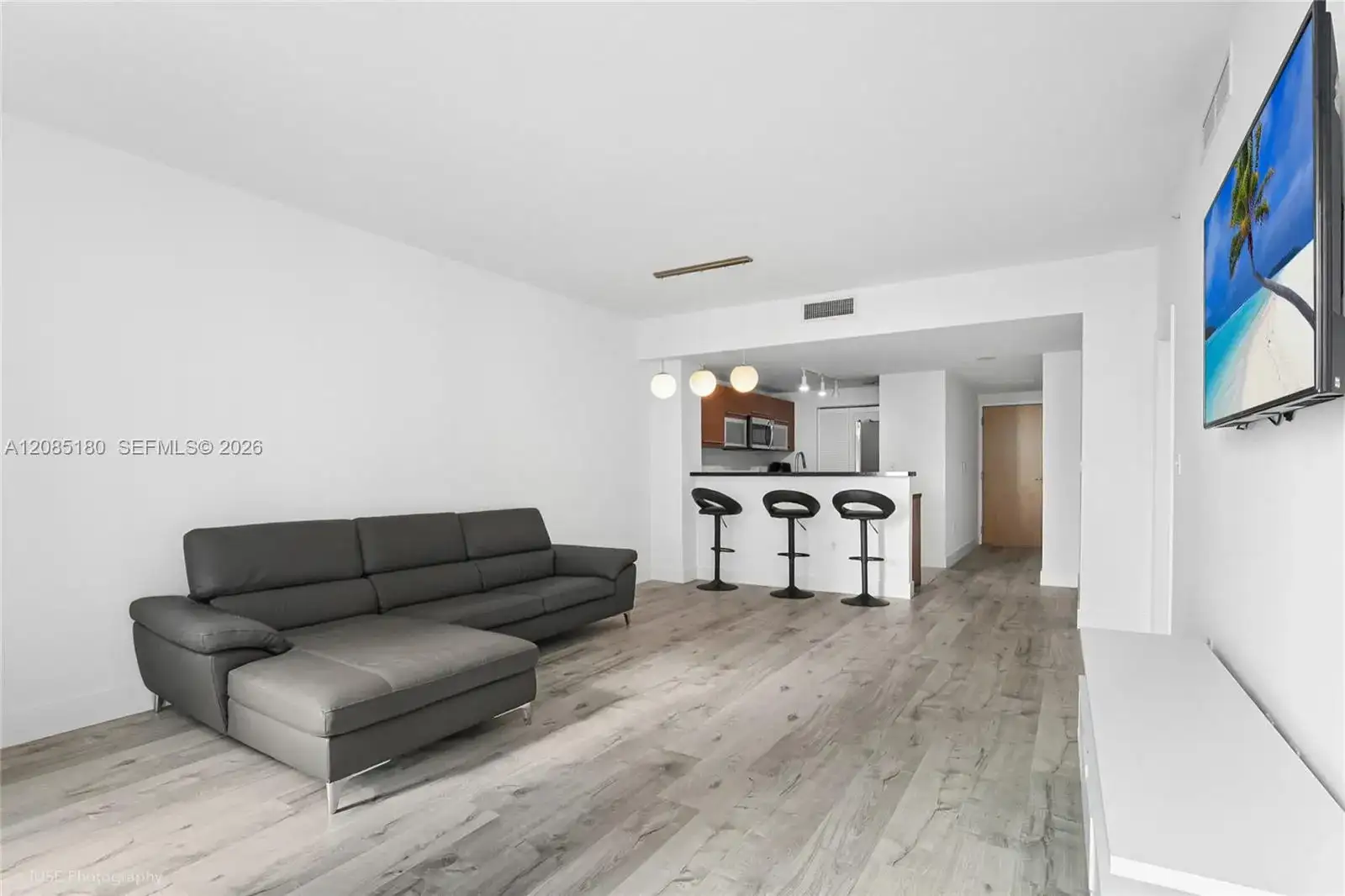 253 NE 2nd St # 2104, Miami FL 33132 photo 2