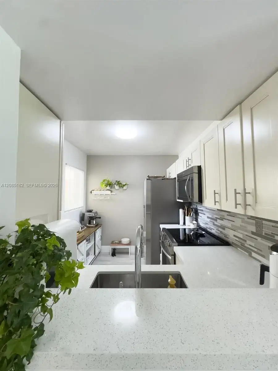 1112 NW 125th Pl # 102, Miami FL 33182 photo 4