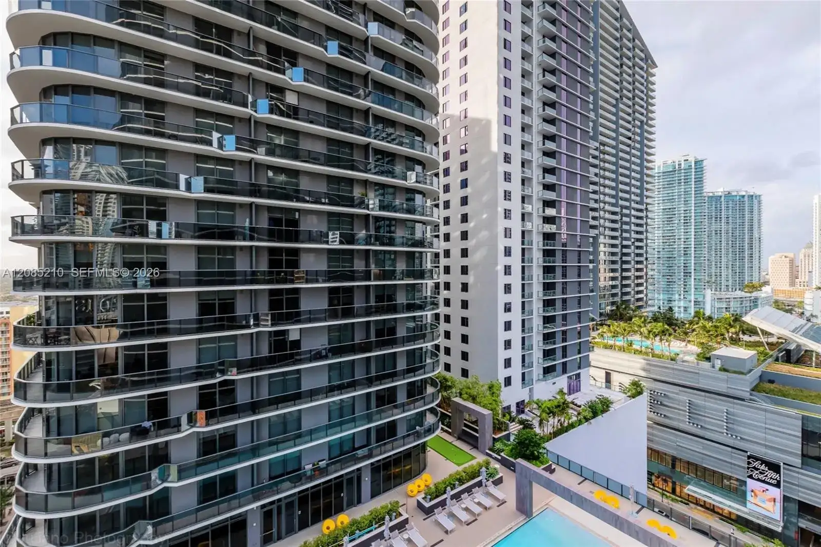 45 SW 9th St # 1606, Miami FL 33130 photo 5